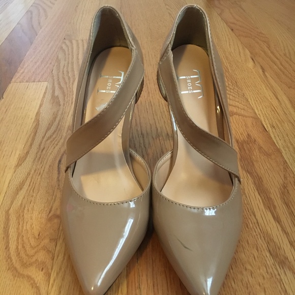 Tan Heels - Picture 1 of 2